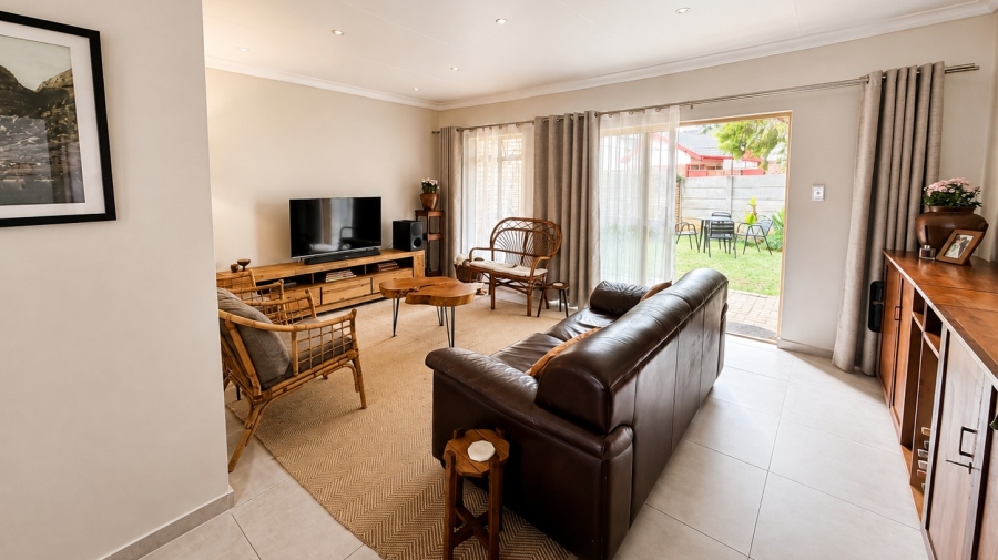 3 Bedroom Property for Sale in Kannoniers Park North West